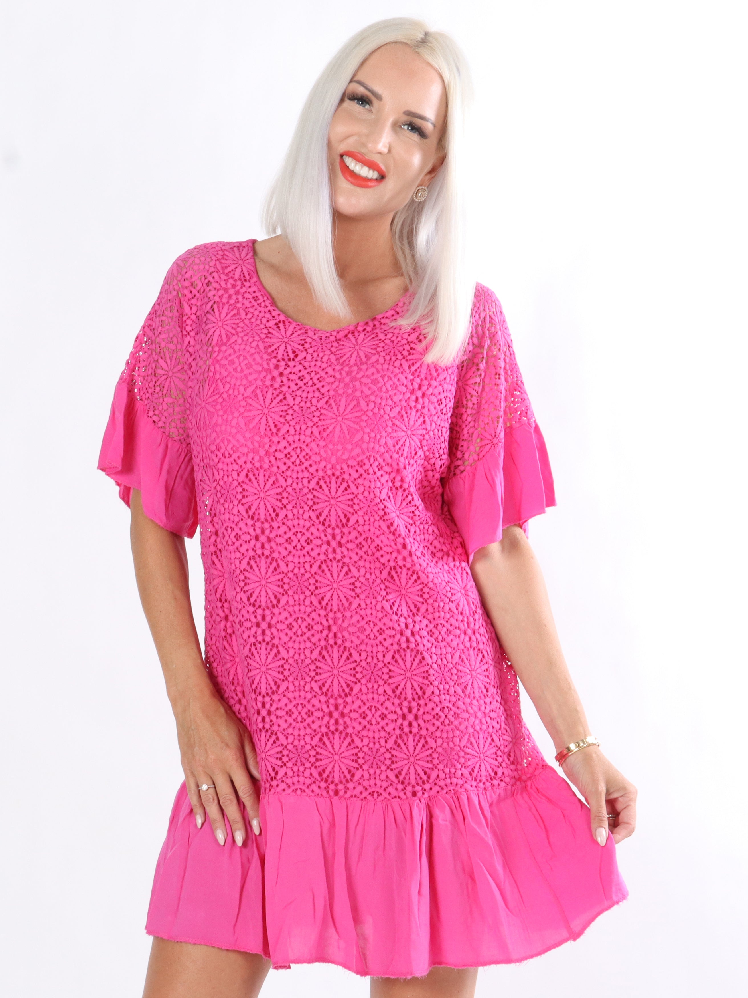 Lilly - Blonde kjole med søde flæsedetaljer